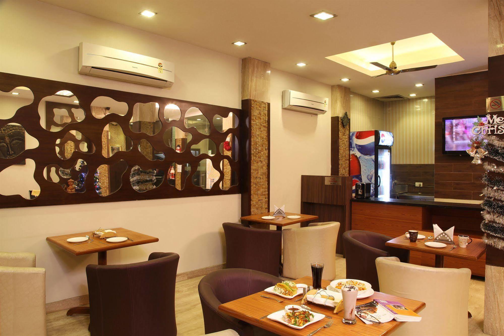 Rupam Hotel Delhi Kültér fotó